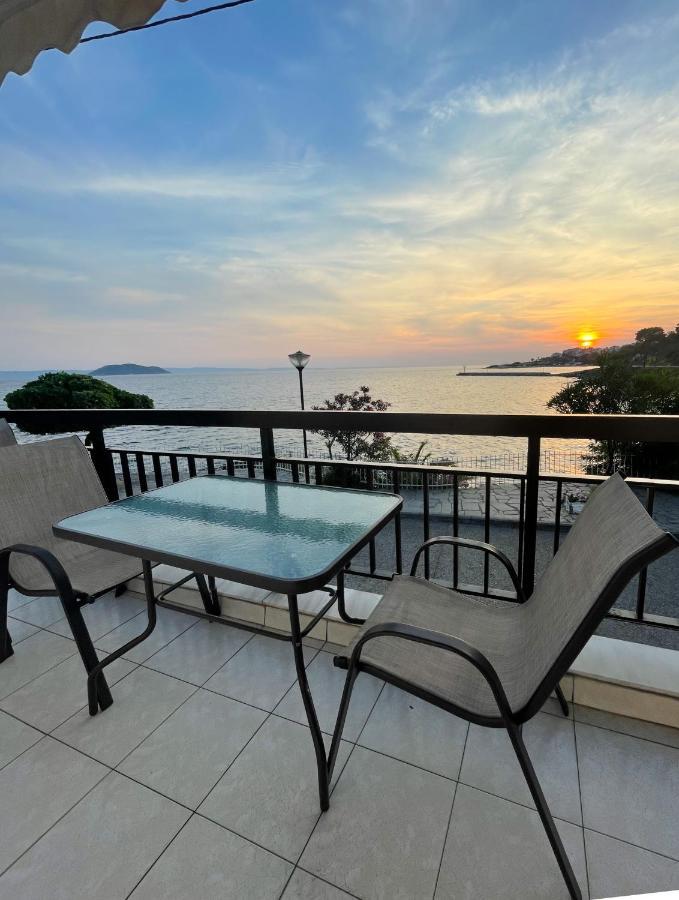 Magda Rooms "Sea View" نيوس مارماراس الغرفة الصورة